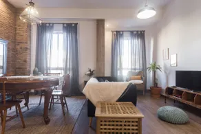 Sunny and Spacious, very close to the historic center - Image 4