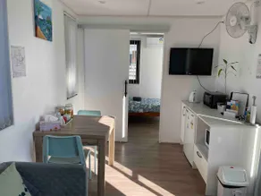 Cozy 2 Bedrooms Granny Flat with Parking - Image 3