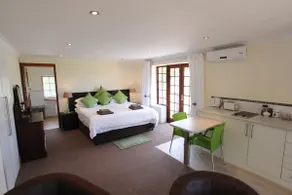 Acara Guesthouse; pool/view, 20 min to CPT airport - Image 4