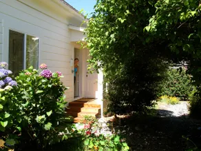 Cozy Redwood Cottage - Image 2