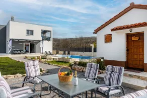 Villa Noir, a luxurious paradise with a pool, just 15 minutes from Split - Image 5