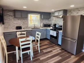 Charismatic 4-bedroom home on the New River - Image 2