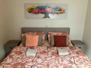 Modern old town apartment with balcony - Image 3