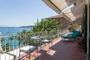 Apartment in villa by the sea - Image 3