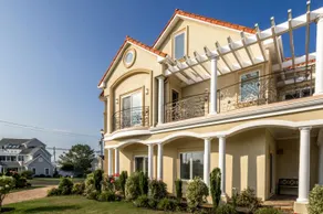 Mediterranean Mansion by the Sea-Pool. Sleeps 18. - Image 2