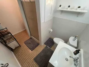 Cozy spacious two bedroom pet friendly apt - Image 4