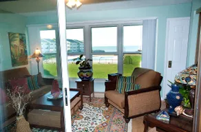 Gorgeous Lakefront Condo POOL/BEACH - Image 4