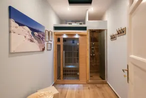 Blue Ark Lavish Sauna Suite - Image 4