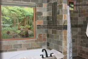VOLCANOES NATIONALPARK GEÖFFNET!  PRIVATE 3-ACRE ESTATE, 3 LUXUS-SUITEN, HOT TUB - Image 3