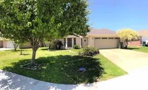 Gorgeous 4 bedroom 2 bath with back yard Spacious - Image 2
