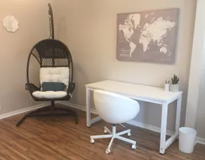 Clean and comfortable with beds for 6, walk to IMS - Image 2
