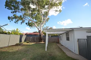 Enjoy Bathurst with Friends and Family, 4 Bedroom. - Image 5