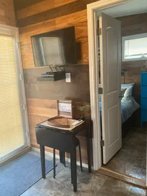 “Surf Shack” Cheerfull one bedroom Tinyhouse - Image 3