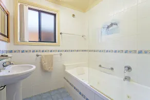 Snug Cove Villa - Image 4