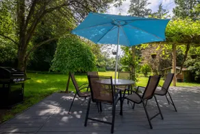Cheerful 7 bedroom home C/W hot tub, 1.6 Acre lot - Image 2