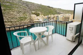 Waterfront apartment in Xlendi bay - Image 2