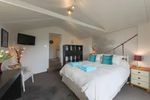 Cosy detached annex, lovely views, close to town - Image 3