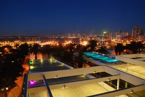 Exceptional New and Modern Apartment, steps from the Port - Image 2