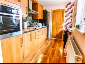 Cheerful 2 bedroom cottage with Indoor Fireplace - Image 3
