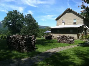 Enthusiastic Spirits. Close to Parks W/Cliff Views - Image 2