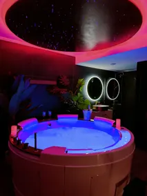 The luxury jacuzzi loveroom ”The room of desires” - Image 5