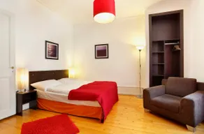 Large Downtown Apartment 2 - Image 4