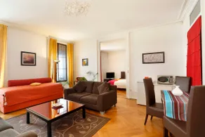 Large Downtown Apartment 2 - Image 2