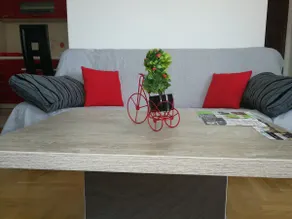 Good Host - Image 2