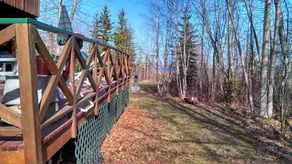 Large beachfront log cabin on Gull Lake, Alberta - Image 4