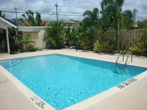Cozy 1‑BR w/ Pool • Steps from US Embassy - Image 4