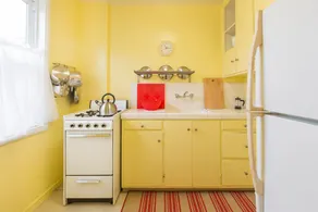 Cozy & Cheerful Apartment in Heart of Rockridge - Image 5