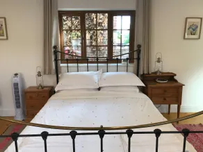 Adorable 1 bedroom guest house in Chobham - Image 3