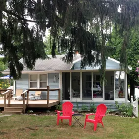 Sandy Feet Cottage, Port Huron - 1 Block to Lake - Image 2