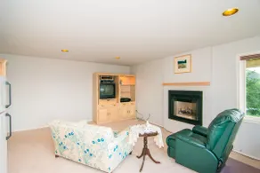 Suite with Mt Rainier and Lake Washington view! - Image 5
