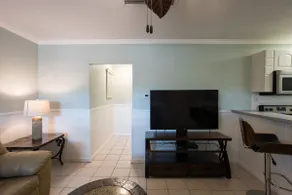 Spacious 1 Bedroom Apartment - Image 3
