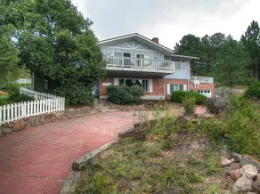 PICTURESQUE BLUFF SIDE APARTMENT IN HOME - Image 2