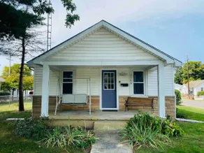 Cozy Home - You'll Love This Place + Garage - Image 2