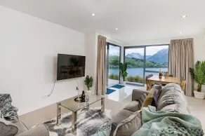 Executive Living in Bluewater - Image 2