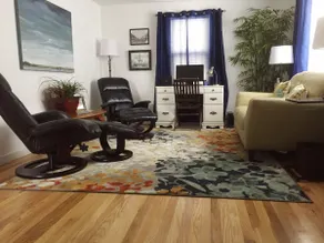 Charming Bungalow in Downtown! - Image 2