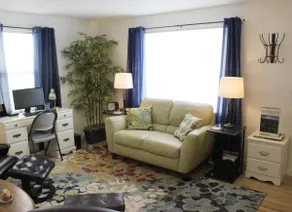 Charming Bungalow in Downtown! - Image 3