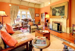 George Lowe Esquire Apartment - Buxton Manor - Image 4