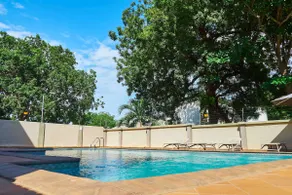 Affordable & Luxurious 2-Bed Apt with Pool & Wi-Fi - Image 2