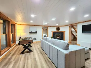 Private Fun Barn~Hot Tub~Pool Table~Karaoke - Image 4
