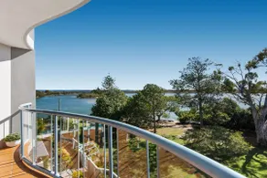 3 Bedroom Penthouse Apartment with Private Rooftop - Image 4