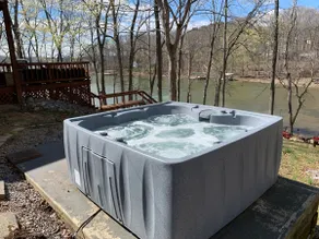 Beautiful Waterfront, w/ Dock, Firepit, Hot tub - Image 4