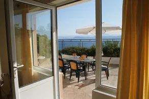Sunrise 5 Apartment - Beautifully Located Air Conditioned 3 Bedroom Above Beach - Image 5
