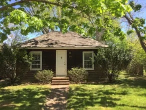 Sunny & Serene Private Cottage near Downtown EH - Image 3