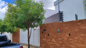 Cozy house, 1 en-suite and 2 bedrooms/office. - Image 2