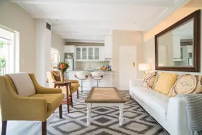 Luxury Apartment with Views of Table Mountain - Image 3