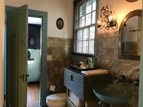 Jewelbox Suite w/ Private Entry - Perfect Locale - Image 4